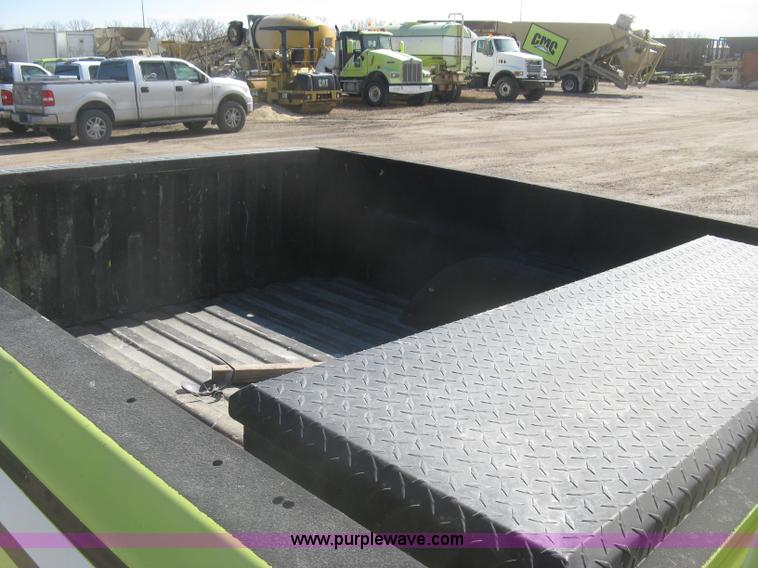 image for item K2868 2004 Chevrolet Silverado 1500 Z71 Ext. Cab pickup truck