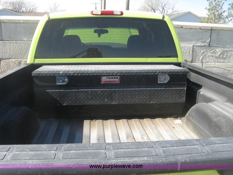 image for item K2868 2004 Chevrolet Silverado 1500 Z71 Ext. Cab pickup truck