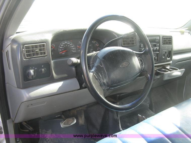 image for item K2869 2002 Ford F250 Super Duty XL SuperCab pickup truck