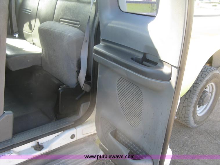 image for item K2869 2002 Ford F250 Super Duty XL SuperCab pickup truck