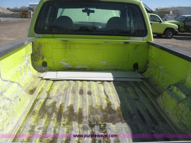 image for item K2869 2002 Ford F250 Super Duty XL SuperCab pickup truck