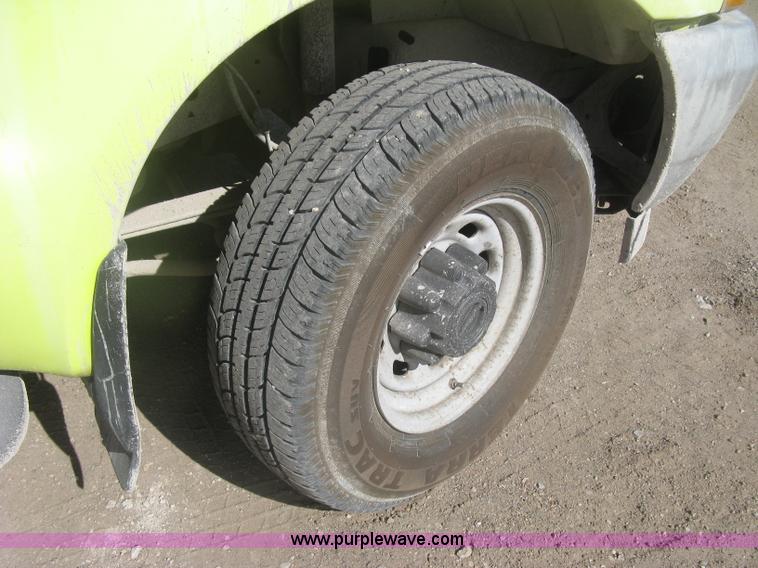 image for item K2869 2002 Ford F250 Super Duty XL SuperCab pickup truck