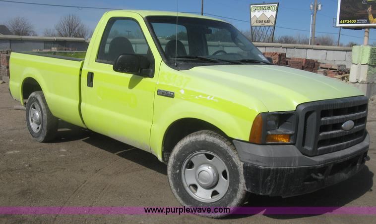 image for item K2870 2005 Ford F250 Super Duty XL pickup truck