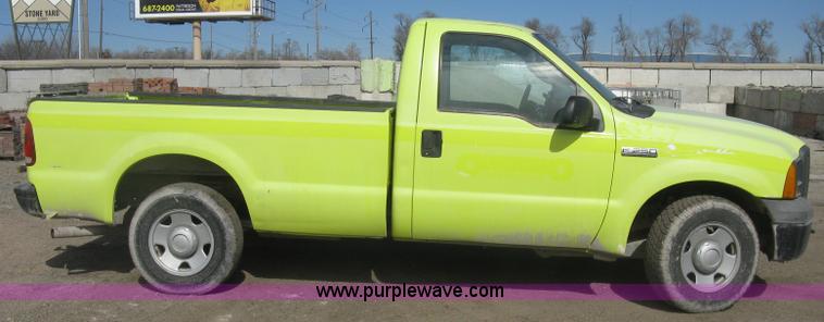 image for item K2870 2005 Ford F250 Super Duty XL pickup truck