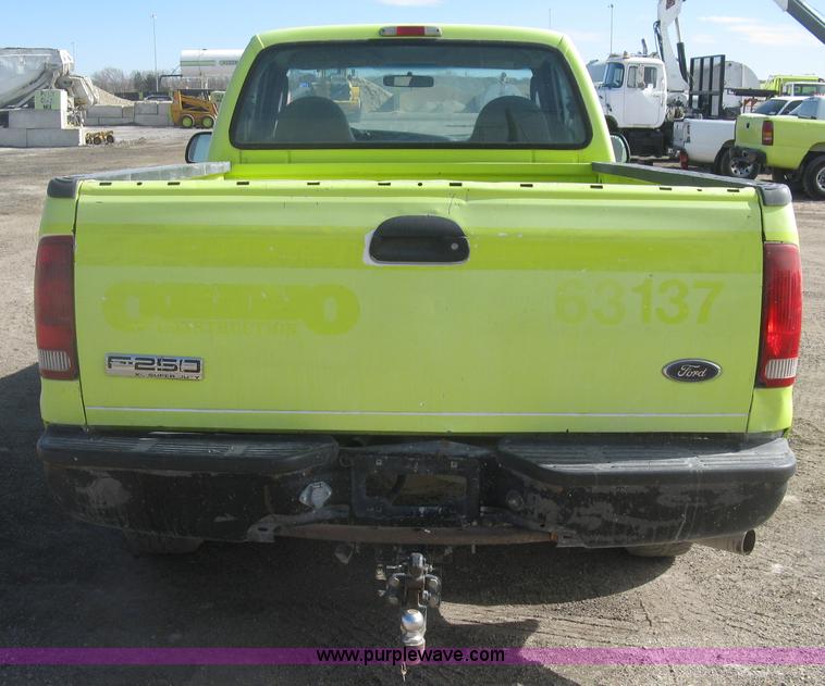 image for item K2870 2005 Ford F250 Super Duty XL pickup truck