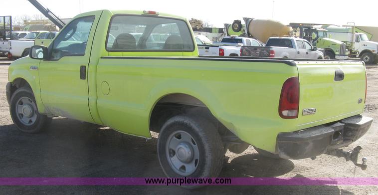image for item K2870 2005 Ford F250 Super Duty XL pickup truck