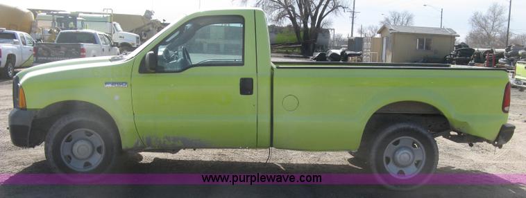 image for item K2870 2005 Ford F250 Super Duty XL pickup truck