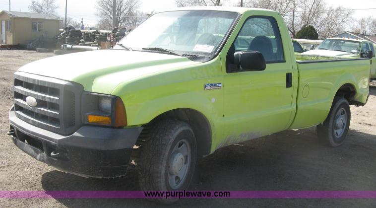 image for item K2870 2005 Ford F250 Super Duty XL pickup truck
