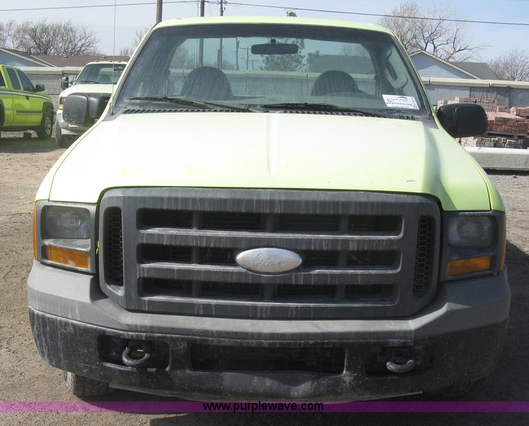 image for item K2870 2005 Ford F250 Super Duty XL pickup truck