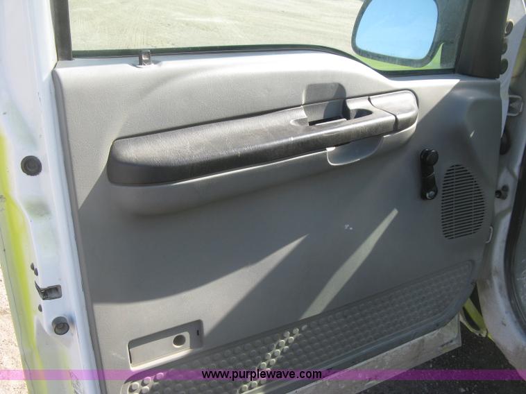 image for item K2870 2005 Ford F250 Super Duty XL pickup truck