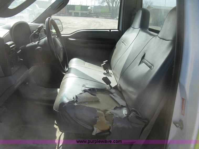 image for item K2870 2005 Ford F250 Super Duty XL pickup truck