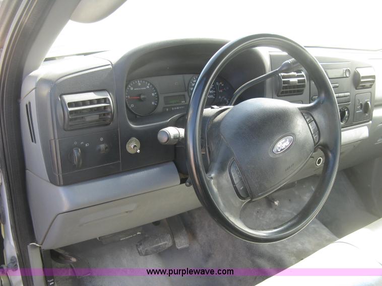 image for item K2870 2005 Ford F250 Super Duty XL pickup truck