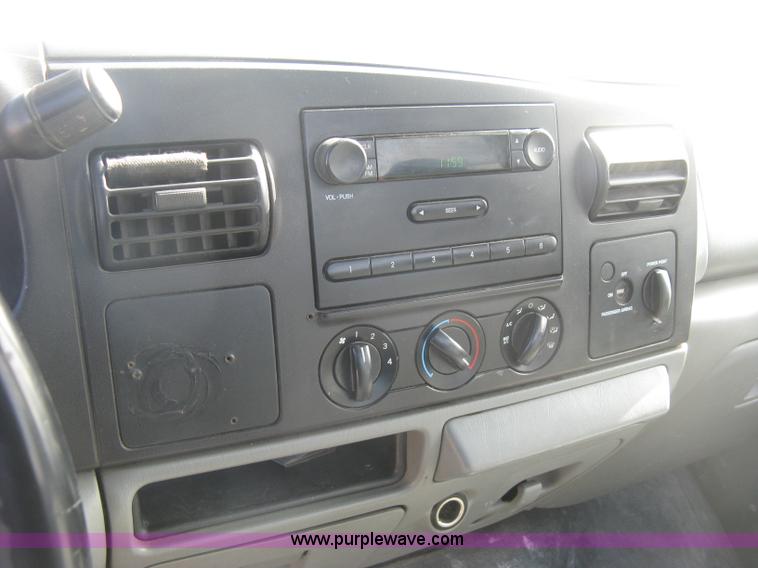 image for item K2870 2005 Ford F250 Super Duty XL pickup truck