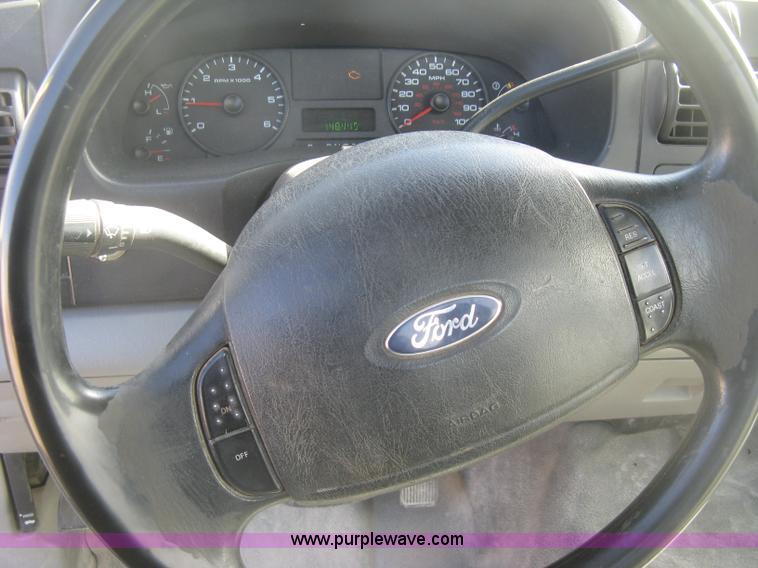 image for item K2870 2005 Ford F250 Super Duty XL pickup truck