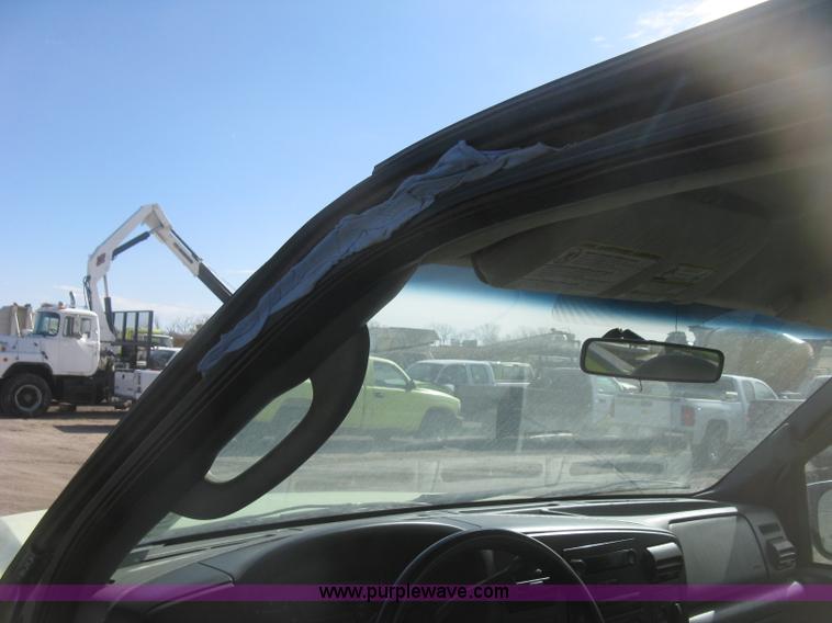 image for item K2870 2005 Ford F250 Super Duty XL pickup truck