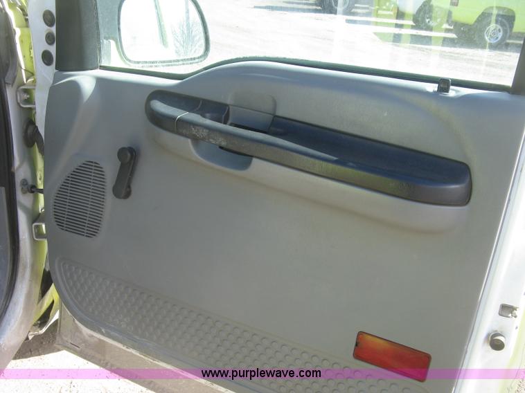 image for item K2870 2005 Ford F250 Super Duty XL pickup truck