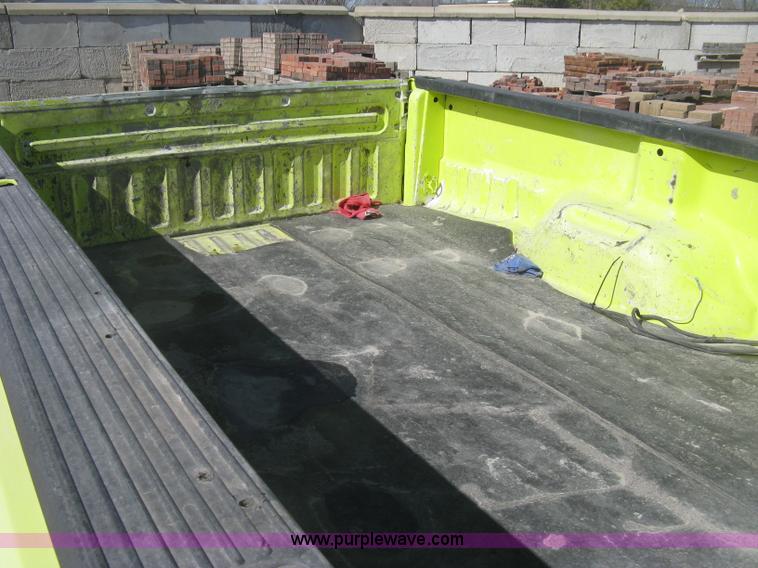 image for item K2870 2005 Ford F250 Super Duty XL pickup truck