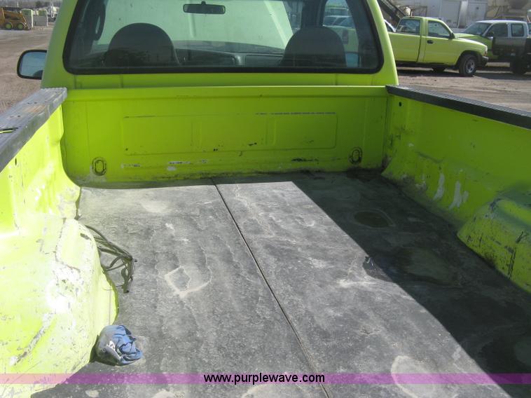 image for item K2870 2005 Ford F250 Super Duty XL pickup truck