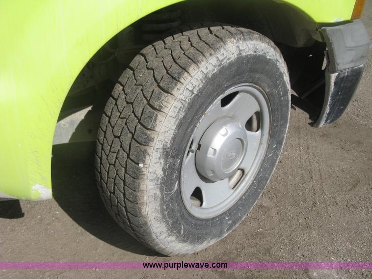 image for item K2870 2005 Ford F250 Super Duty XL pickup truck