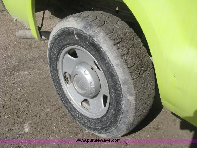 image for item K2870 2005 Ford F250 Super Duty XL pickup truck