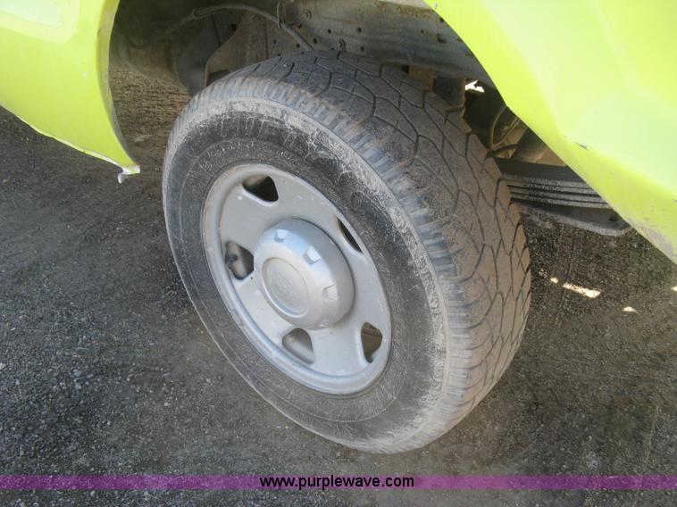 image for item K2870 2005 Ford F250 Super Duty XL pickup truck