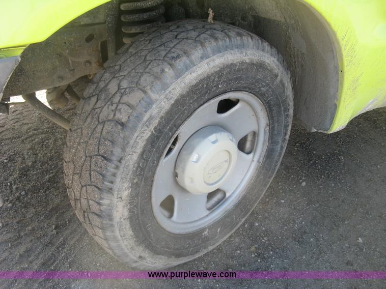 image for item K2870 2005 Ford F250 Super Duty XL pickup truck