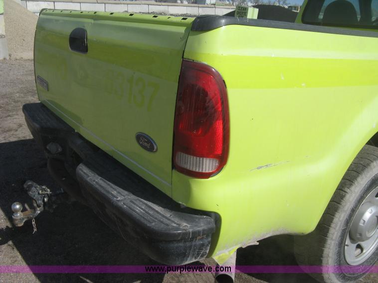 image for item K2870 2005 Ford F250 Super Duty XL pickup truck