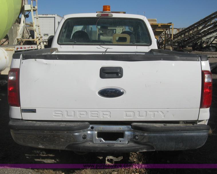 image for item K2871 2002 Ford F250 Super Duty XL SuperCab pickup truck