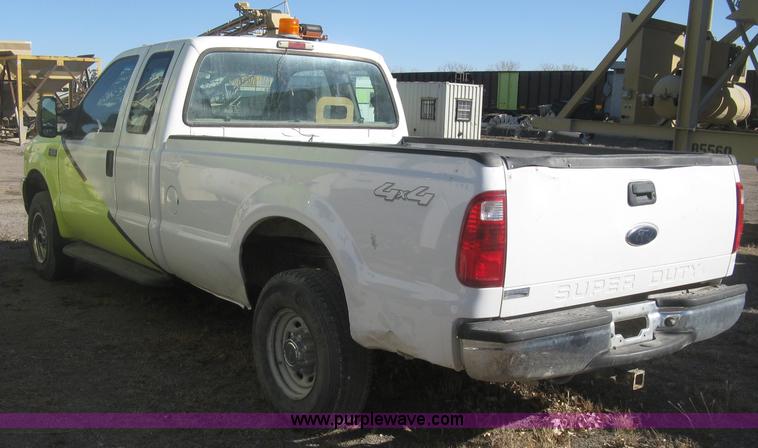 image for item K2871 2002 Ford F250 Super Duty XL SuperCab pickup truck