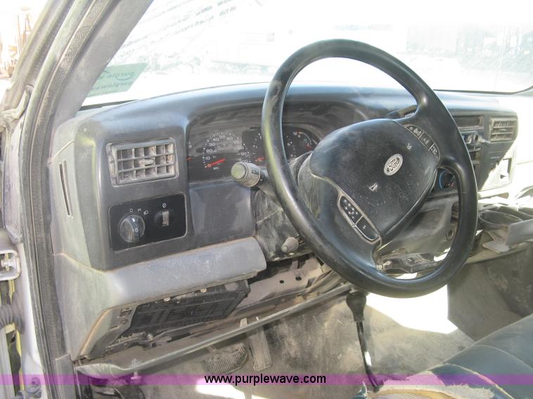 image for item K2871 2002 Ford F250 Super Duty XL SuperCab pickup truck