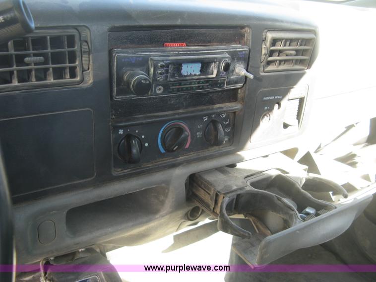 image for item K2871 2002 Ford F250 Super Duty XL SuperCab pickup truck