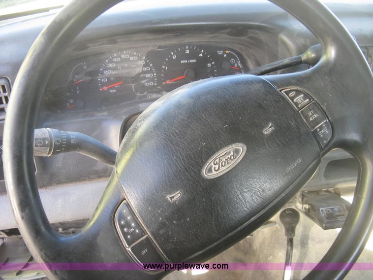 image for item K2871 2002 Ford F250 Super Duty XL SuperCab pickup truck