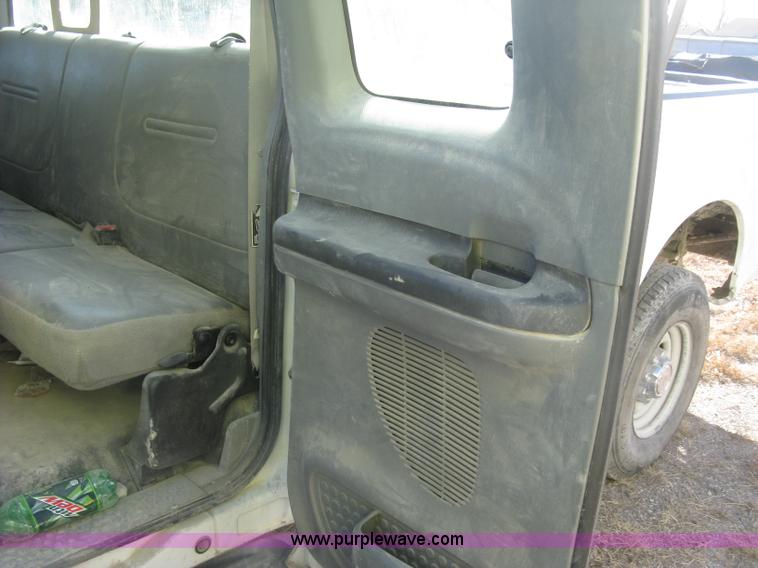 image for item K2871 2002 Ford F250 Super Duty XL SuperCab pickup truck