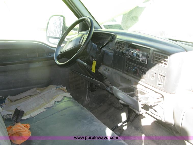 image for item K2871 2002 Ford F250 Super Duty XL SuperCab pickup truck