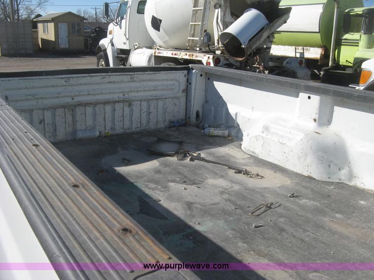 image for item K2871 2002 Ford F250 Super Duty XL SuperCab pickup truck