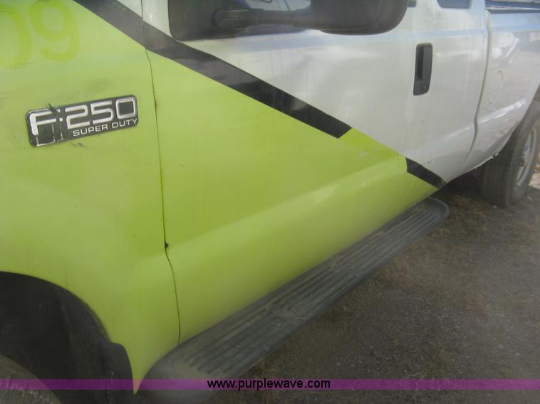 image for item K2871 2002 Ford F250 Super Duty XL SuperCab pickup truck