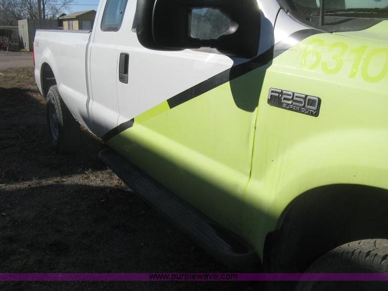 image for item K2871 2002 Ford F250 Super Duty XL SuperCab pickup truck