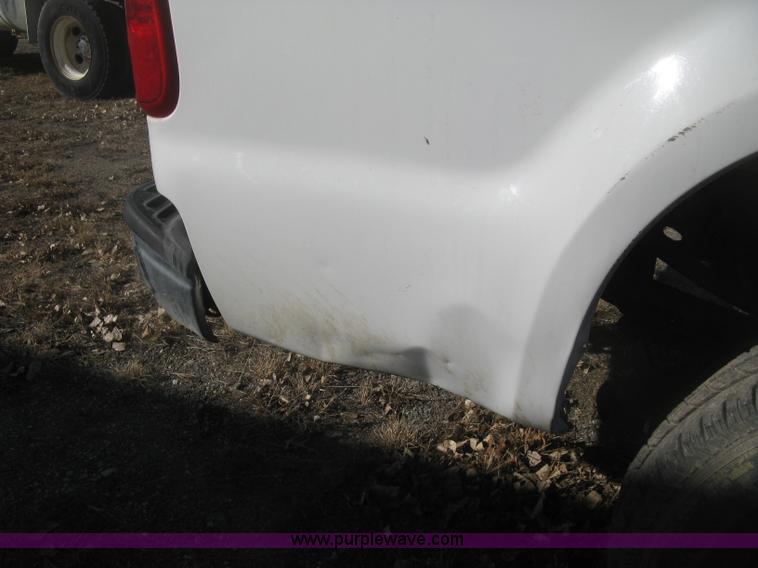 image for item K2871 2002 Ford F250 Super Duty XL SuperCab pickup truck