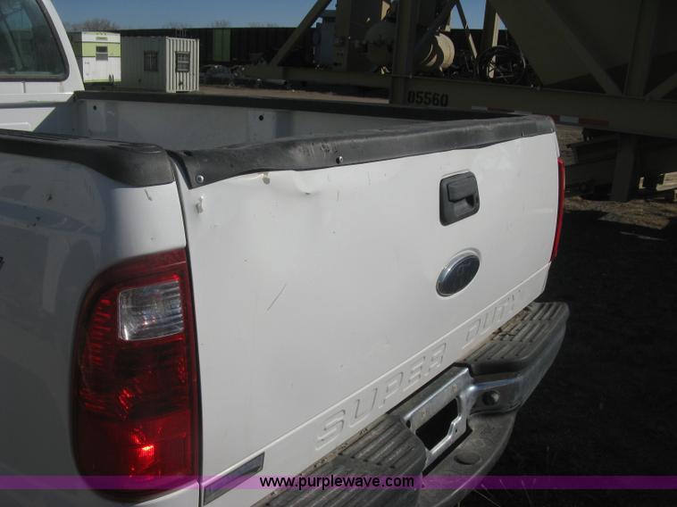 image for item K2871 2002 Ford F250 Super Duty XL SuperCab pickup truck