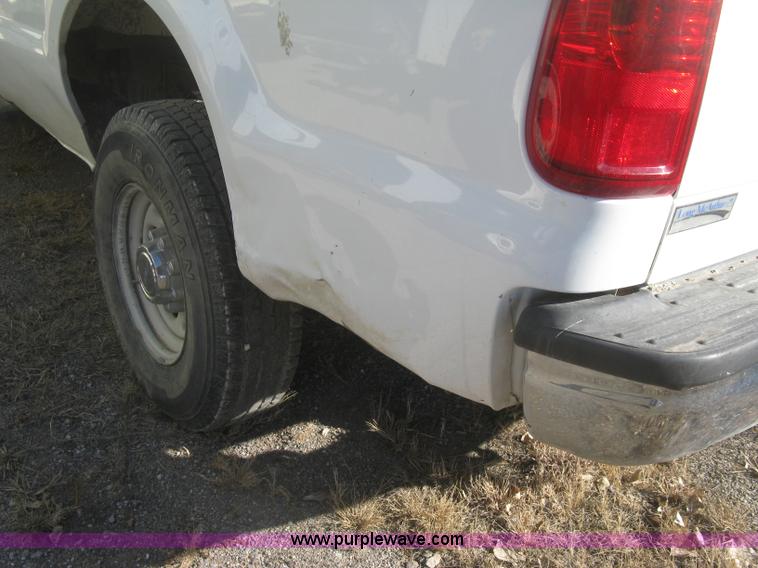 image for item K2871 2002 Ford F250 Super Duty XL SuperCab pickup truck