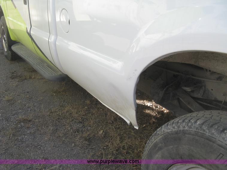 image for item K2871 2002 Ford F250 Super Duty XL SuperCab pickup truck