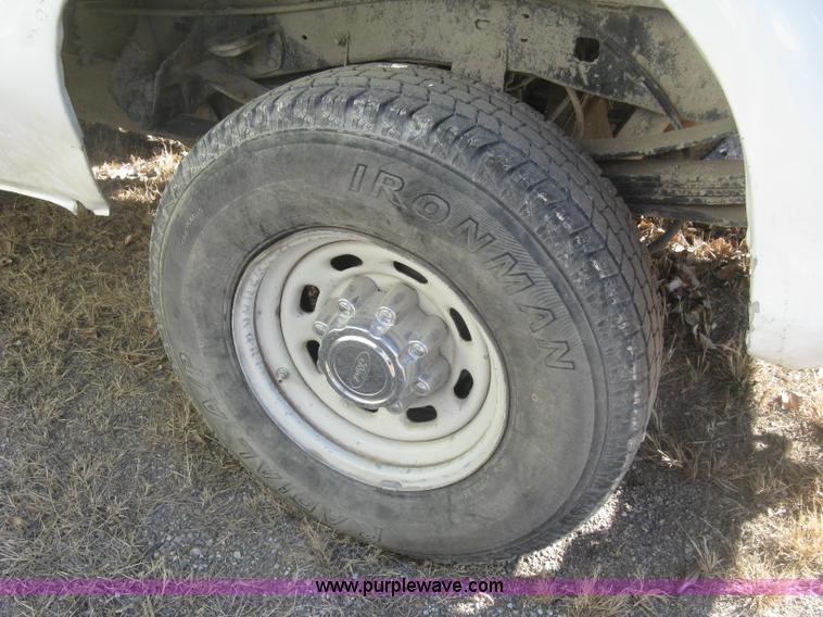 image for item K2871 2002 Ford F250 Super Duty XL SuperCab pickup truck