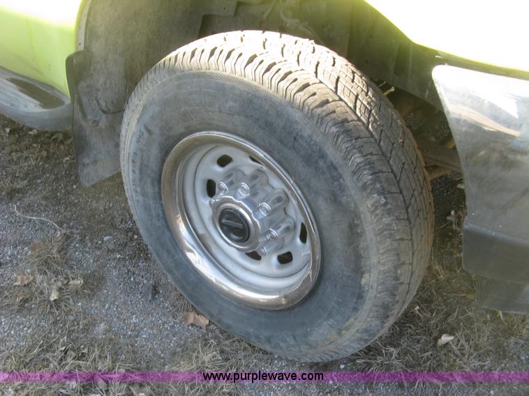 image for item K2871 2002 Ford F250 Super Duty XL SuperCab pickup truck