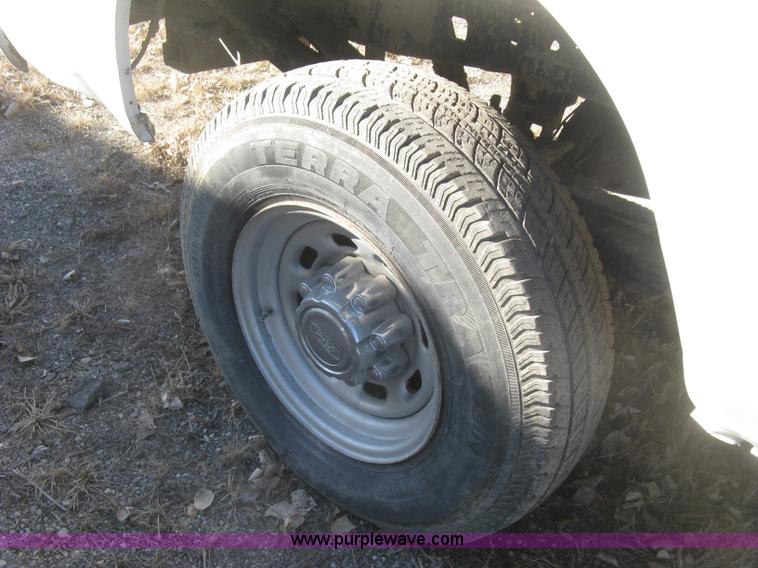 image for item K2871 2002 Ford F250 Super Duty XL SuperCab pickup truck