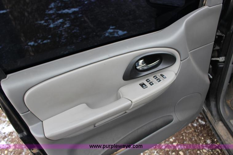 image for item K2898 2006 Chevrolet Trailblazer LS SUV