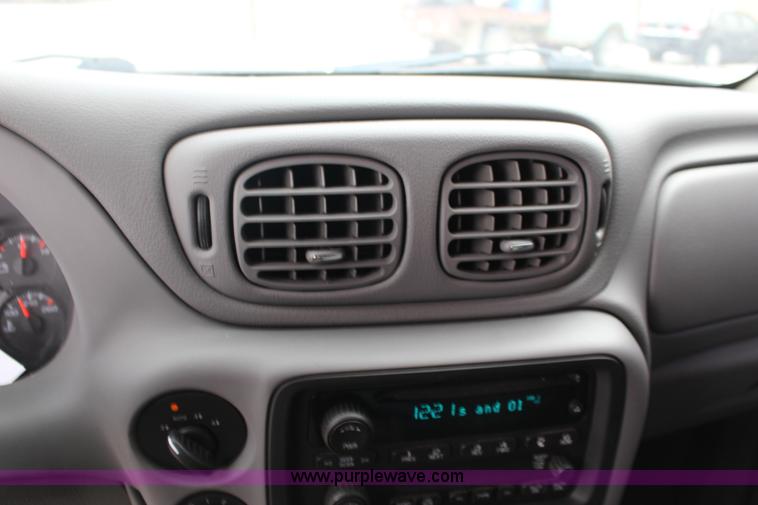 image for item K2898 2006 Chevrolet Trailblazer LS SUV