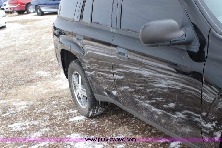 image for item K2898 2006 Chevrolet Trailblazer LS SUV