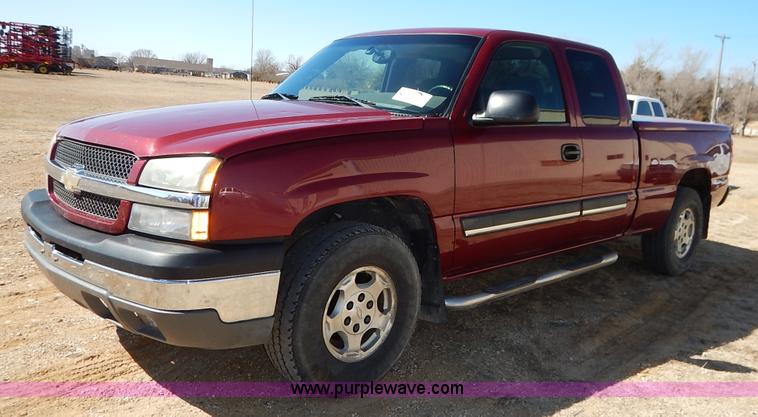 image for item K7298 2004 Chevrolet Silverado 1500 LS Ext. Cab pickup truck