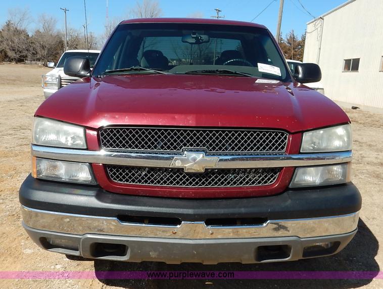 image for item K7298 2004 Chevrolet Silverado 1500 LS Ext. Cab pickup truck