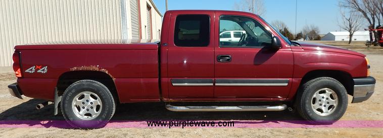 image for item K7298 2004 Chevrolet Silverado 1500 LS Ext. Cab pickup truck